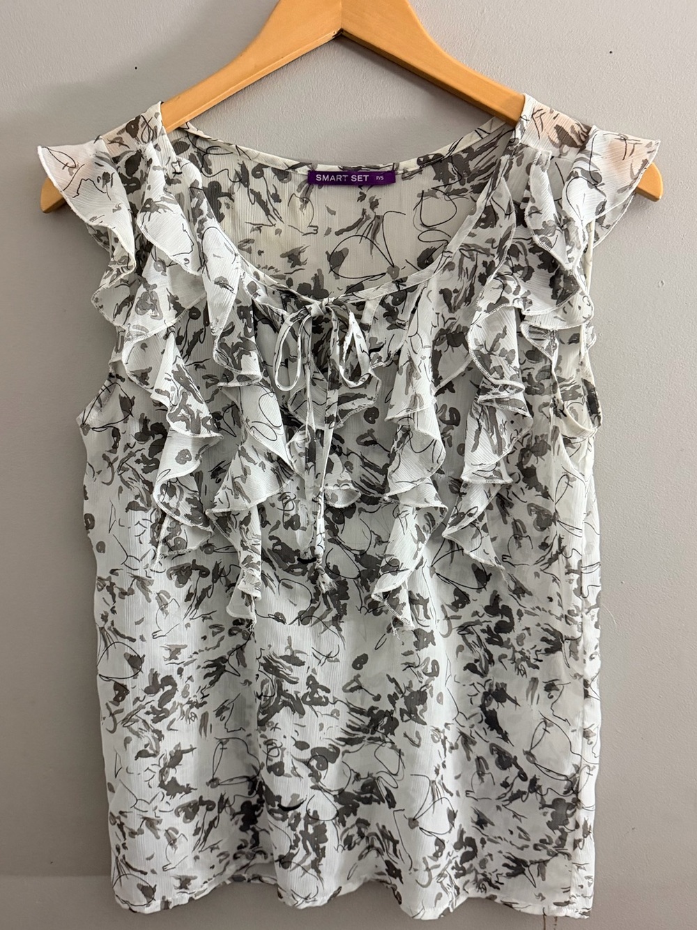 Vintage SmartSet ruffled floral abstract sleeveless blouse
